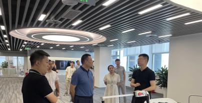 四川省经信厅李强总工程师一行莅临福豆钱包官网医疗机械人钻研院调查调研
